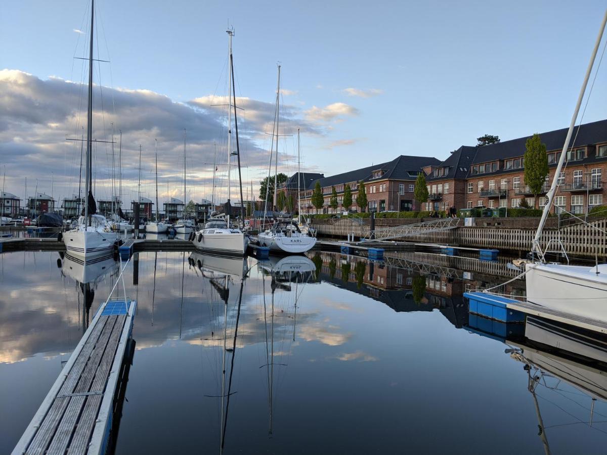 Das James Flensburg Exteriér fotografie The marina at the centre of the development