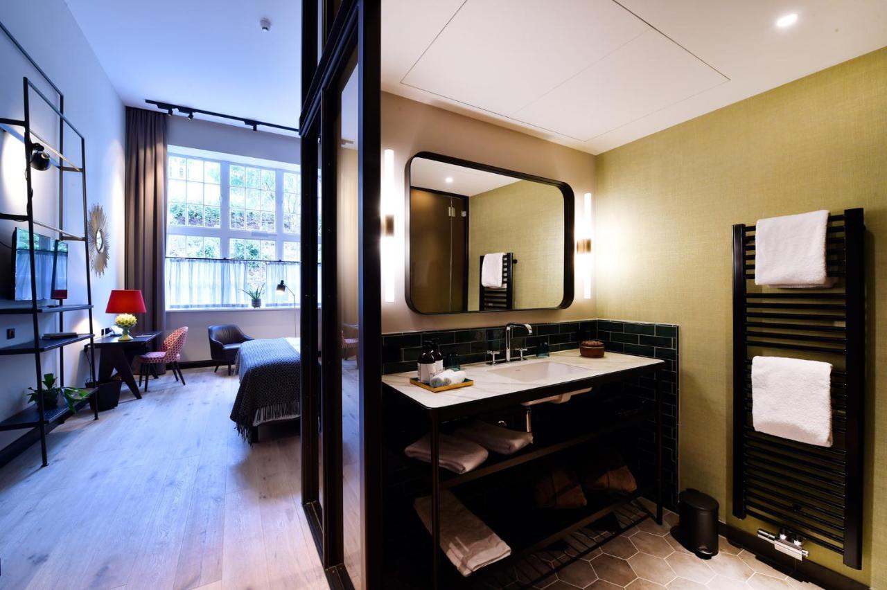 Das James Flensburg Exteriér fotografie A bathroom at the hotel
