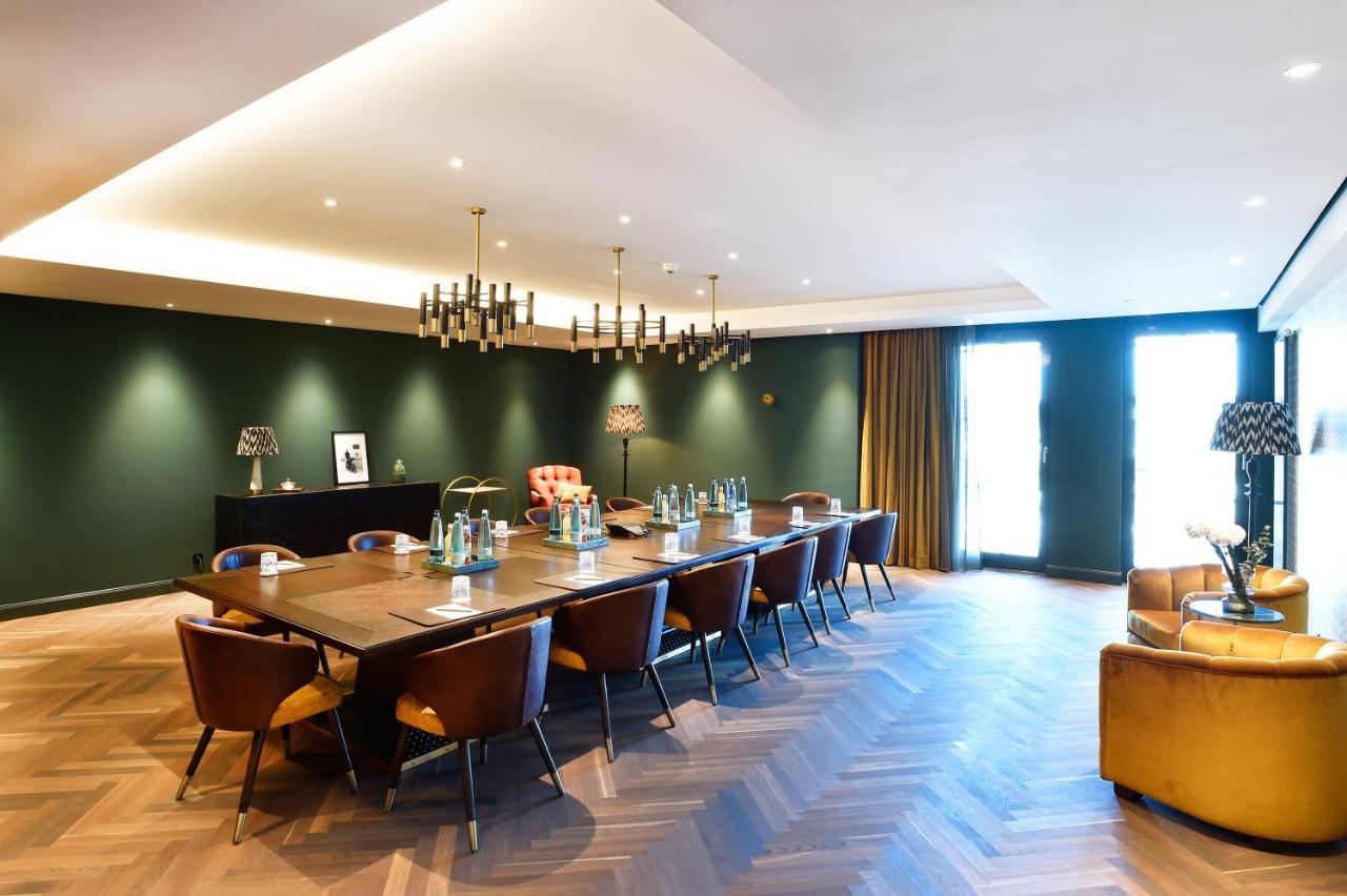 Das James Flensburg Exteriér fotografie The Boardroom at The Ivy Collection