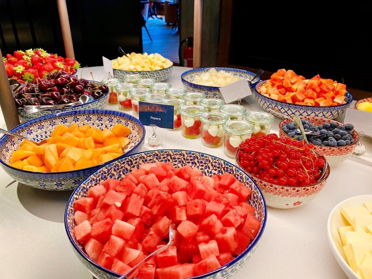 Das James Flensburg Exteriér fotografie Fruit salad